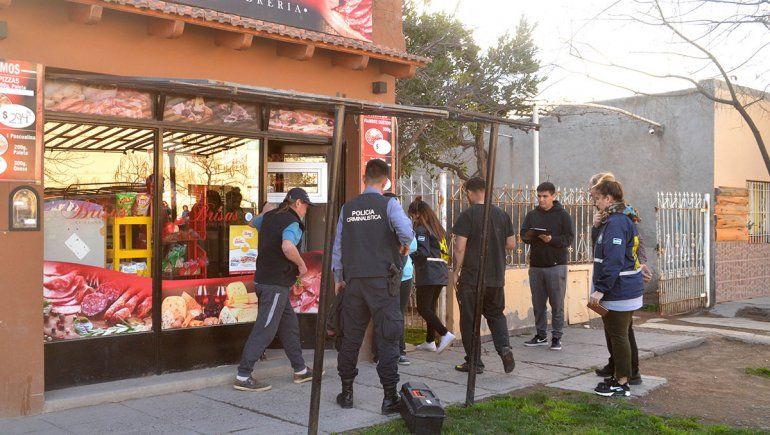 Atrapó in fraganti a un ladrón robando en su fiambrería