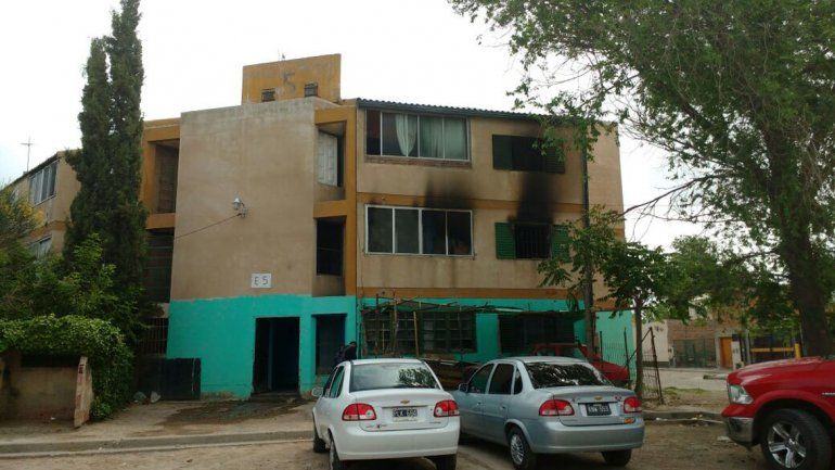 Se les prendió fuego la casa mientras dormían y se salvaron de milagro