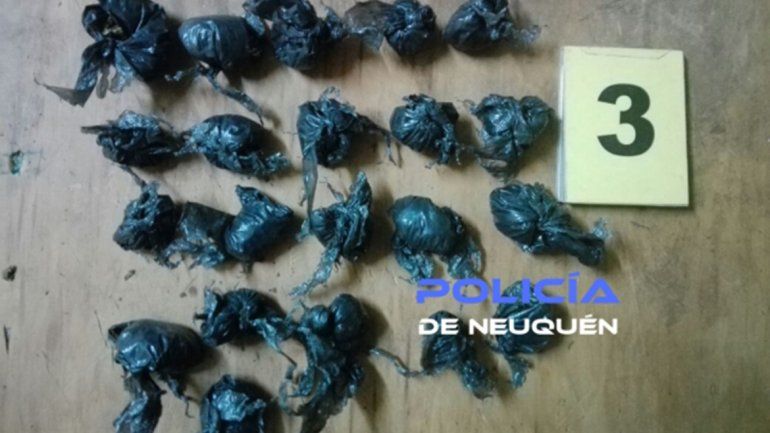 Las fuerzas de seguridad despliegan controles en los espacios públicos con el fin de detectar a posibles dealers.