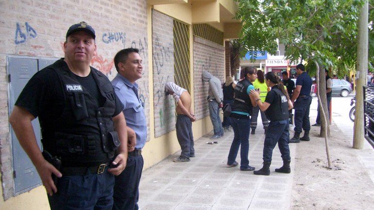 Efectivos de distintas fuerzas participaron del procedimiento.