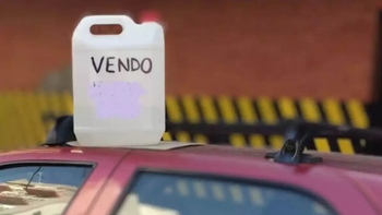 La relación afectiva se rompió, y ahora la pareja inició una disputa por un auto. 