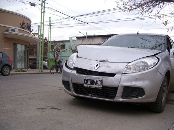 Niña herida en un violento choque en pleno centro