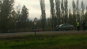 dos autos protagonizaron un choque frontal sobre la ruta 22