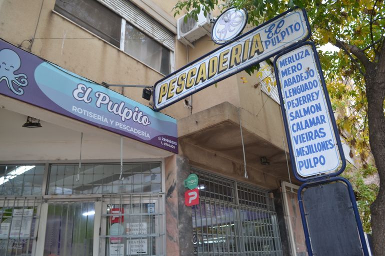 La Pescadería El Pulpito está ubicada en calles San Martín y Brentana de Cipolletti con 40 años de historia.