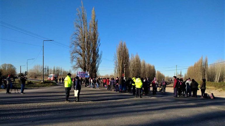 Organizaciones sociales levantaron los piquetes en las Rutas 22 y 65