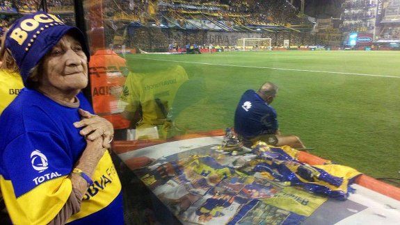 Tiene 90 años y cumplió el sueño de ver a Boca en la Bombonera
