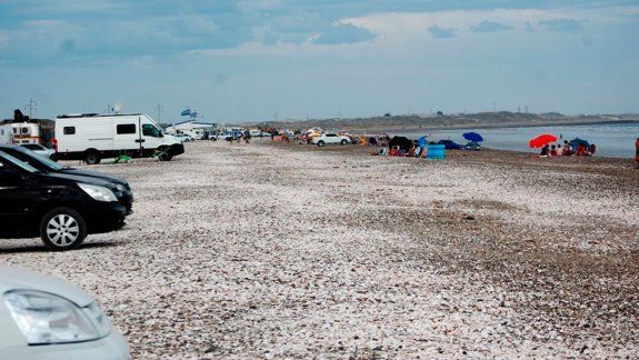 Las Conchillas, la playa espléndida del Puerto del Este. Rodanteros deben pagar para el desagote de los baños.&nbsp;
