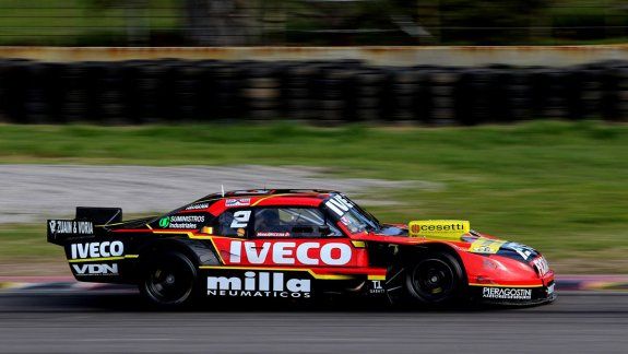 Manu Urcera  larga adelante en la tercera serie