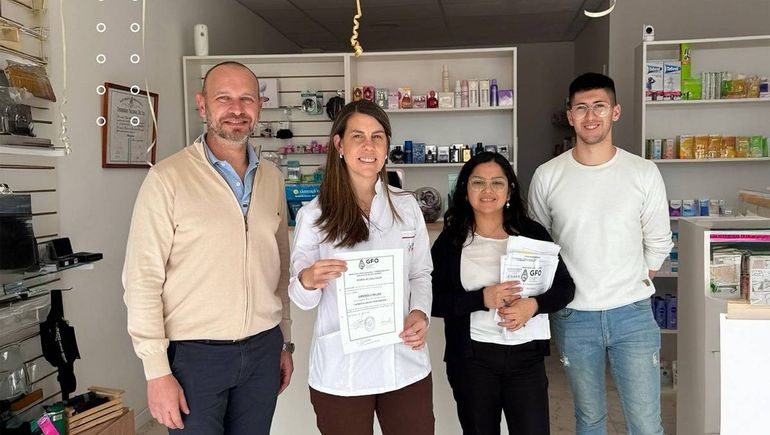 Una farmacia, entre los nuevos comercios habilitados.