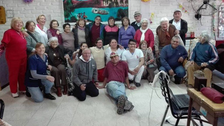 Integrantes del CITE 2 Limay en una actividad con enfermeros.