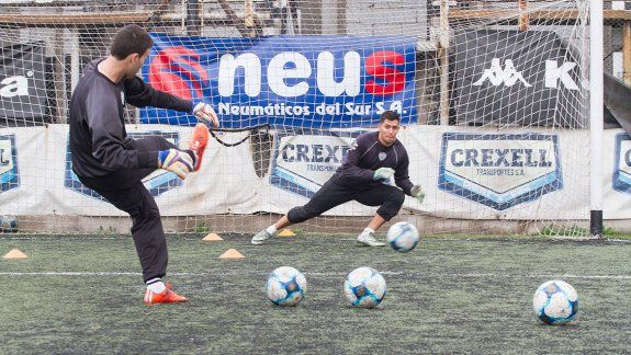 El arquero neuquino está ante la gran chance de convertirse en el 1 titular del Albinegro.