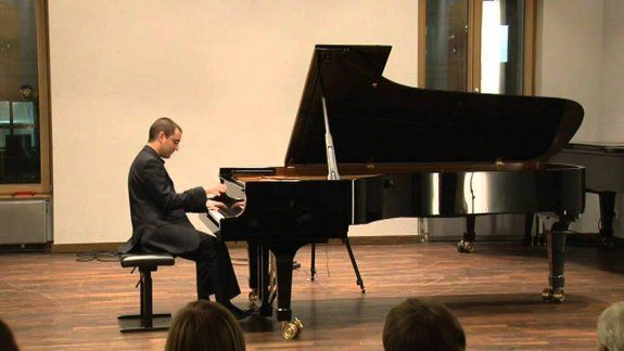 El pianista Peroni se presenta hoy a beneficio del Rotary Club