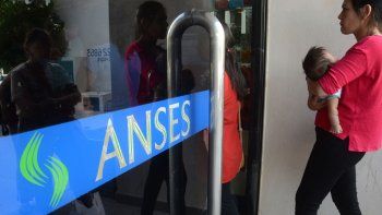 adelantan el pago del bono para jubilados, pensionados y las asignaciones