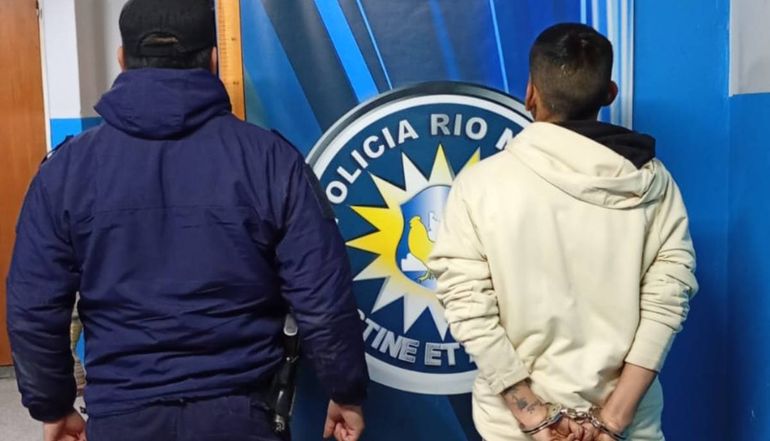 El inquieto sujeto terminó en la comisaría. Foto Policía de Río Negro.