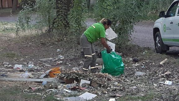 Vecinos mugrientos usan la Isla Jordán como un microbasural