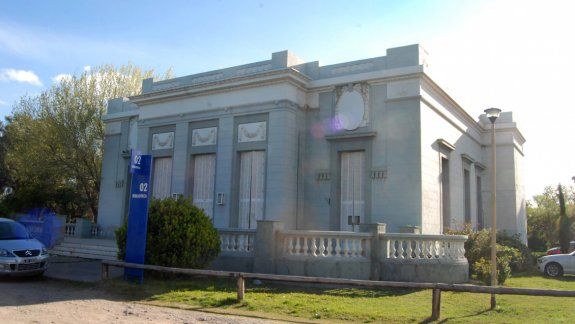 La Casa Peuser es un Monumento Histórico Provincial y un Bien Histórico Nacional que se está deteriorando sin pausa. &nbsp; &nbsp; &nbsp; &nbsp; &nbsp; &nbsp; &nbsp; &nbsp; &nbsp; &nb
