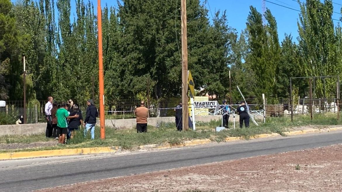 Fuentes judiciales confirmaron que el cuerpo hallado en el canal de riego pertenece a Claudio Alejandro Del Valle Nadares, de 37 años. | LMCipolletti.com Fuentes judiciales confirmaron que el cuerpo hallado en el canal de riego pertenece a Claudio Alejandro Del Valle Nadares, de 37 años.