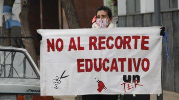 docentes arrancaron semana de protestas con un semaforazo