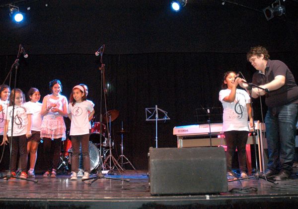 Alumnos obtienen su reconocimiento