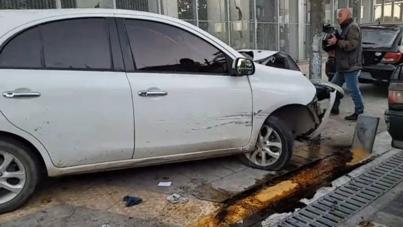 Tres delincuentes lograron escapar tras el choque y se dieron a la fuga.