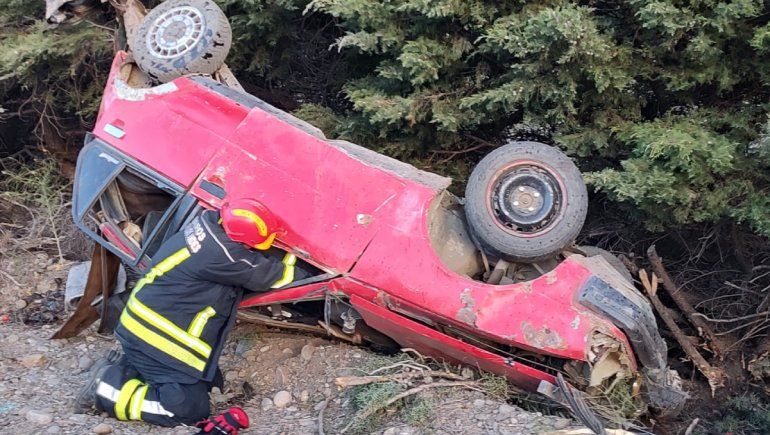 Tres personas resultaron heridas en el vuelco en la Ruta 40.