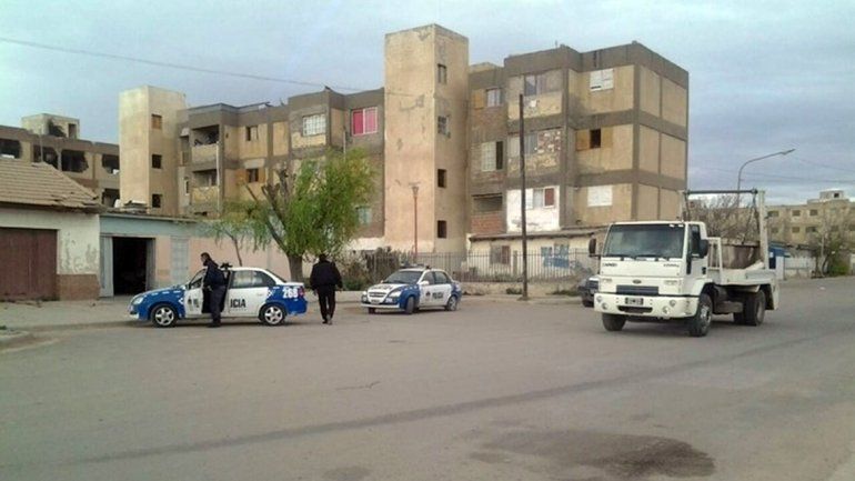 Rodeado por la Policía, un delincuente se roció con nafta y amenazó con prenderse fuego