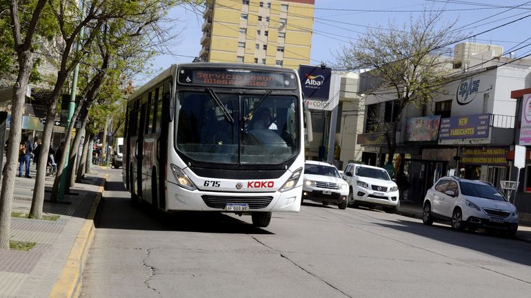 La comunidad educativa de la Escuela Laboral 3 de Allen denunció que un chofer del KoKo se negó trasladar a los alumnos pese a tener el pase correspondiente.