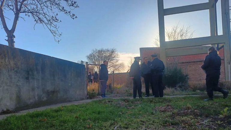El baldío donde buscan el cadáver. Gran conmoción en Viedma. Un joven confesó que mató a una persona y que enterró el cuerpo en un descampado. 