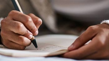La madre vivió una odisea hasta lograr que le garanticen educación para su hijo.