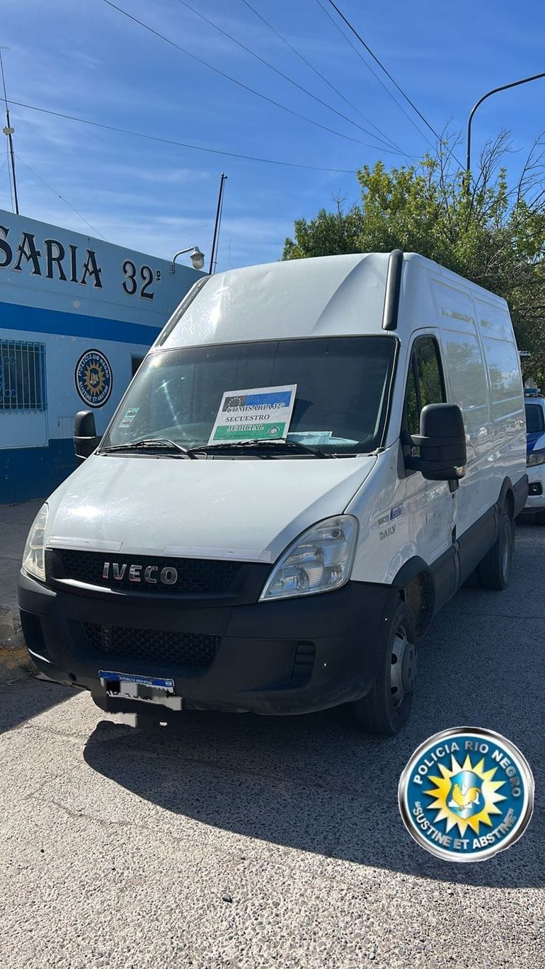 La camioneta tipo furgón pertenece a una empresa distribuidora de snacks. Fue sustraída en la capital neuquina.  La camioneta tipo furgón pertenece a una empresa distribuidora de snacks. Fue sustraída en la capital neuquina.