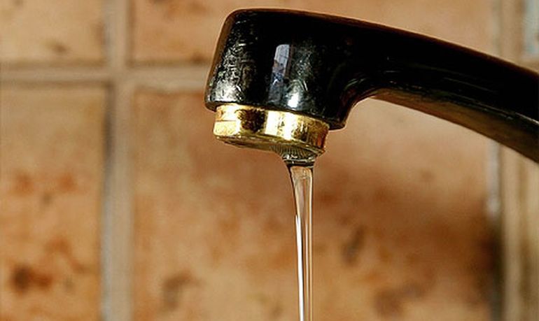 Alerta: se disparó el consumo de agua en Cipolletti por el calor 
