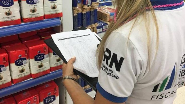 La Agencia de Recaudación realiza controles en comercios de Bariloche y Las Grutas.