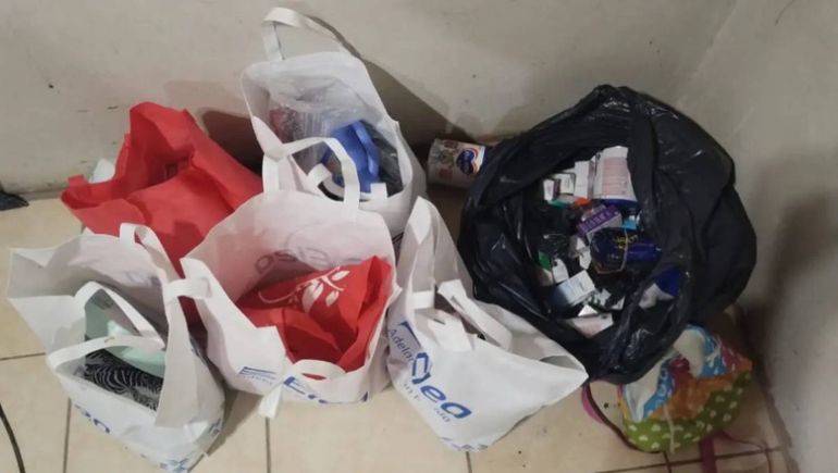 Las bolsas con medicamentos robados del hospital de Roca.