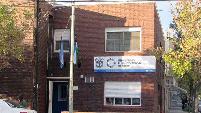 La Fiscalía cipoleña le formuló cargos a la joven, acusada de apuñalar salvajemente a la ex pareja de su novio. La Fiscalía cipoleña le formuló cargos a la joven, acusada de apuñalar salvajemente a la ex pareja de su novio.