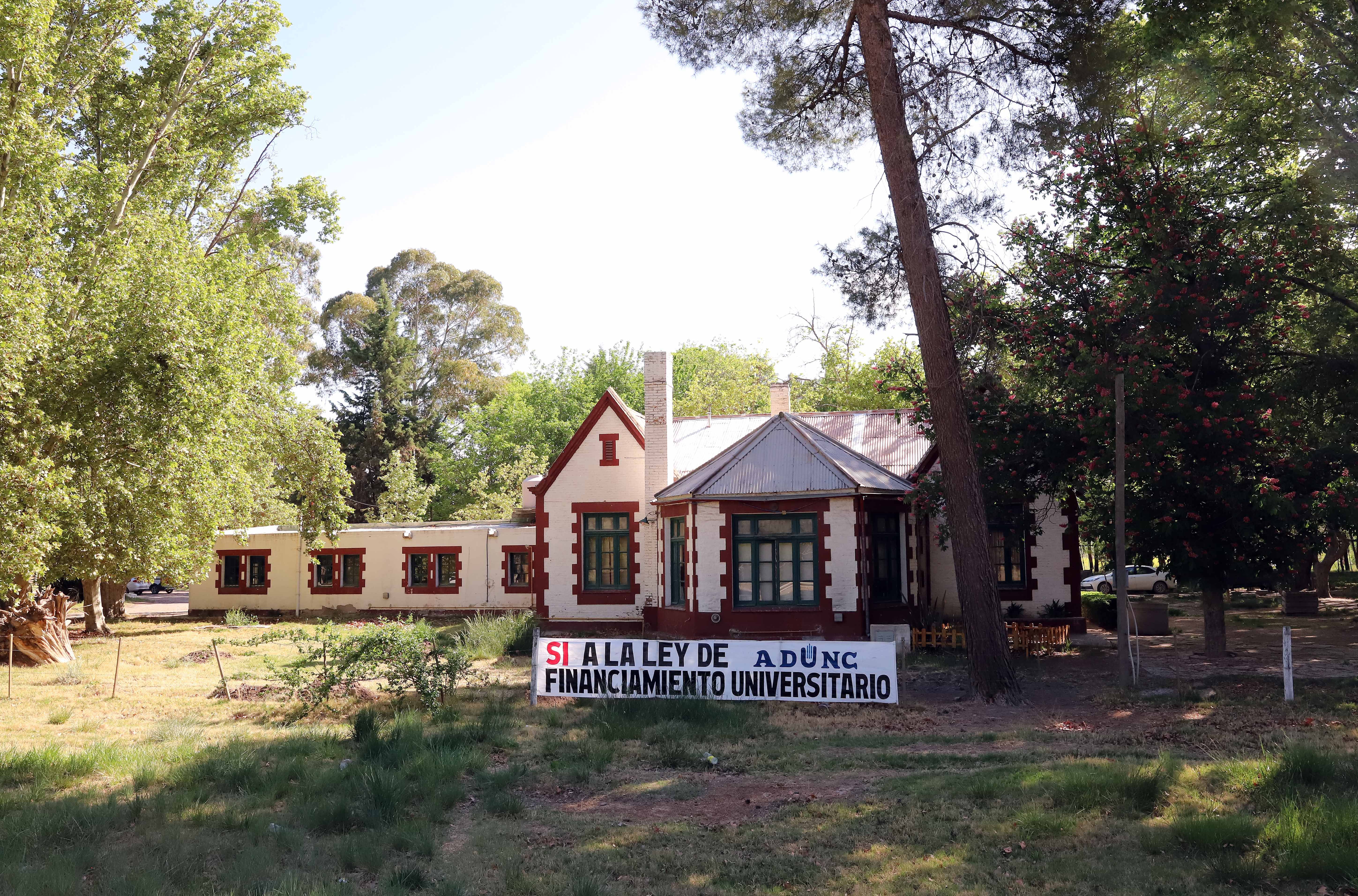 La Facultad de Ciencias Agrarias de Cinco Saltos a la que asistía el joven.