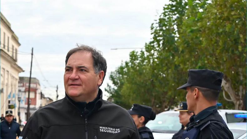 El monto de la recompensa a quienes aporten datos para hallar a los dos hombres condenados por abuso sexual en Bahía Blanca, será determinado según el mérito de la información aportada.