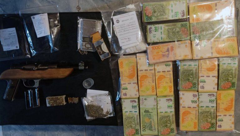 Desarticularon dos kioscos narco en Allen: hallaron cocaína y marihuana