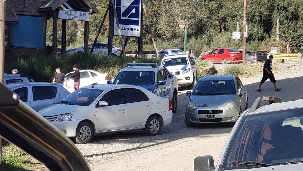 Le cortó el cuello en una pelea por colarse en el supermercado