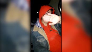 una mujer embarazada con un cuchillo intento asaltar a un taxista en neuquen
