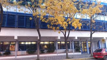 Casi 200 padres reclamaron al Fátima por el conflicto docente en los colegios privados.