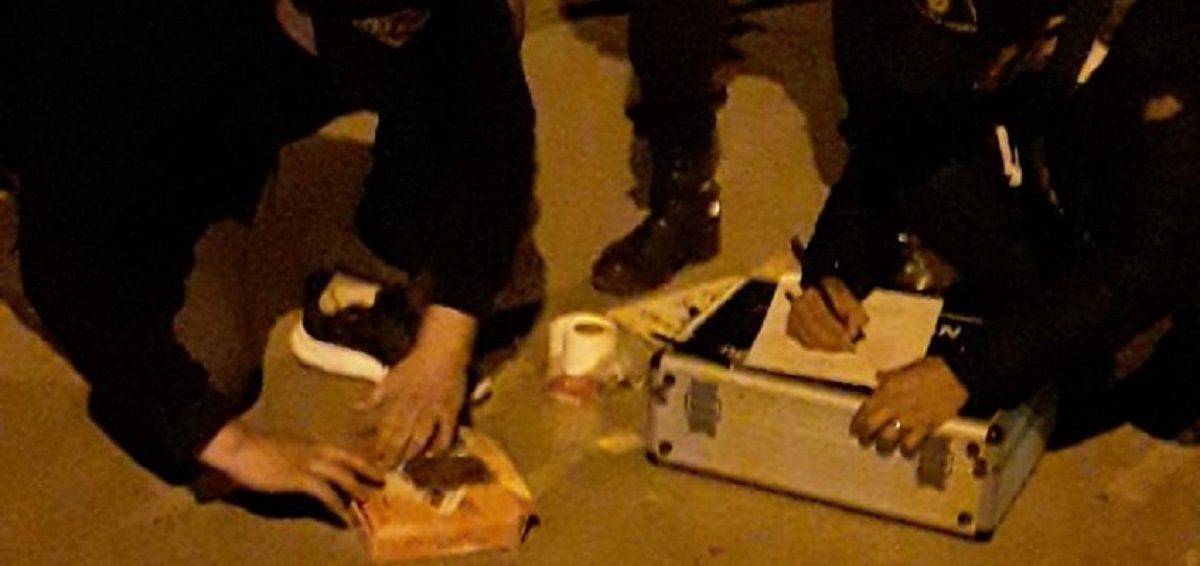 Iban en moto y fueron detenidos con marihuana y una balanza.&nbsp;