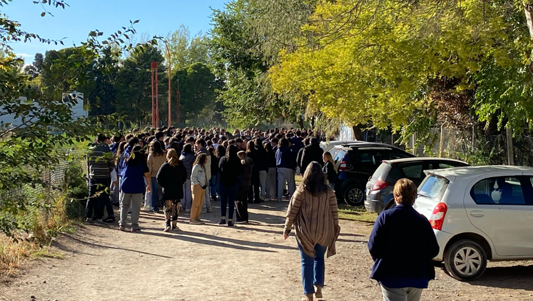 Evacuaron el colegio Estación Limay de Cipolletti: ¿qué pasó?