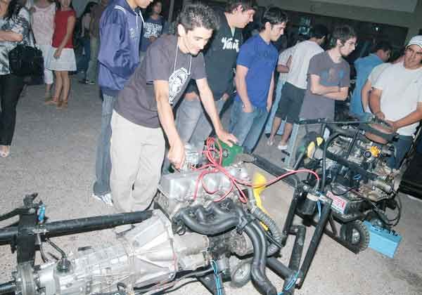Colegios nocturnos tuvieron su feria
