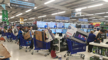 ¿chile ya no es el preferido?: el nuevo destino que los argentinos eligen para hacer compras