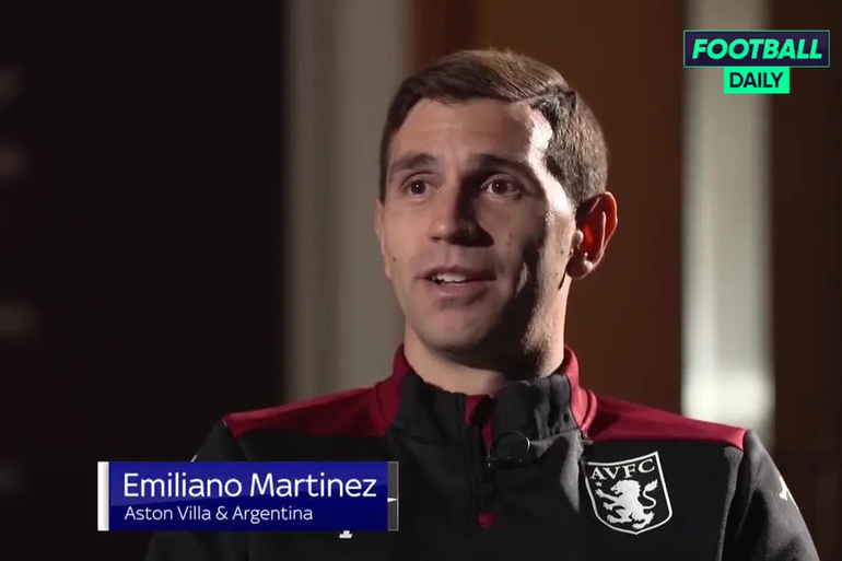 El viral del Dibu hablando en perfecto inglés y las odiosas comparaciones