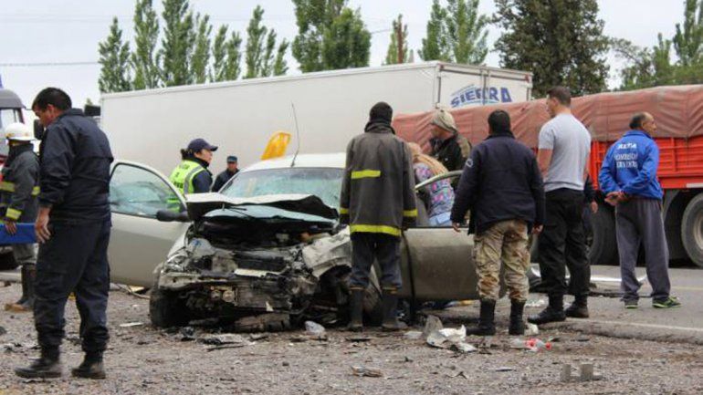 Un neuquino murió en tremendo accidente sobre la Ruta 22 en Roca