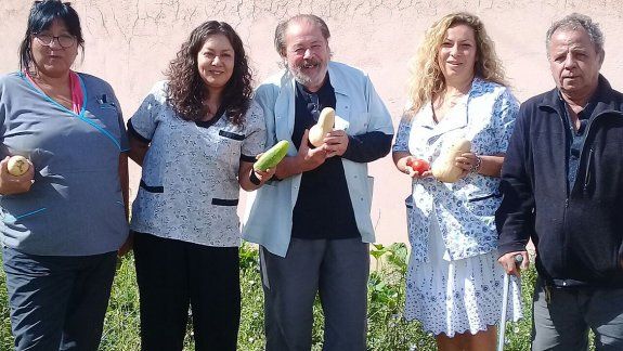 en la huerta del pichi nahuel cosecharon un zapallo gigante
