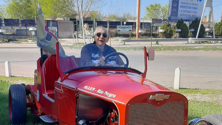 Tiene 77 años e hizo el viaje inaugural de su amor de cuatro ruedas