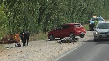 brutal accidente entre una moto y un camion dejo un herido
