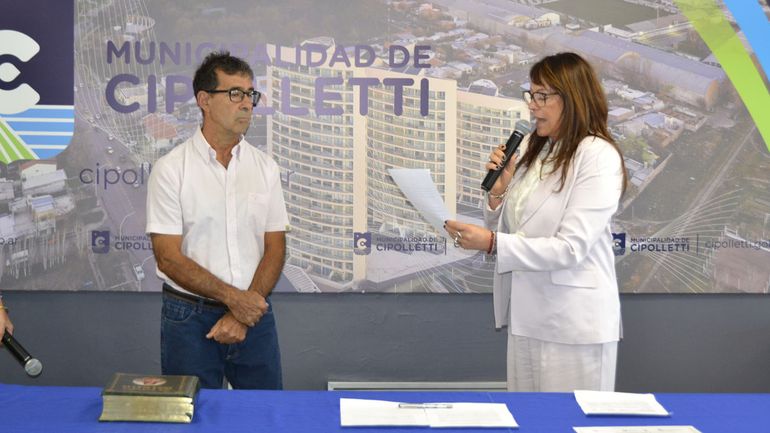 La jura se da tras la renuncia de la edil María José Manonelles (CC Ari).